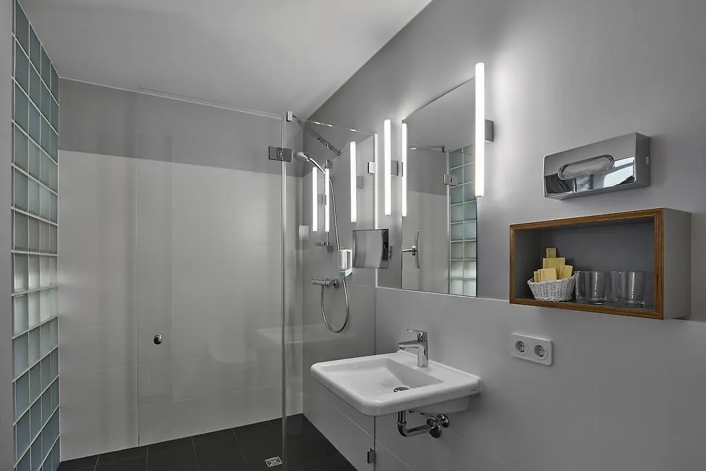 Hotel 38 Berlin 3*,